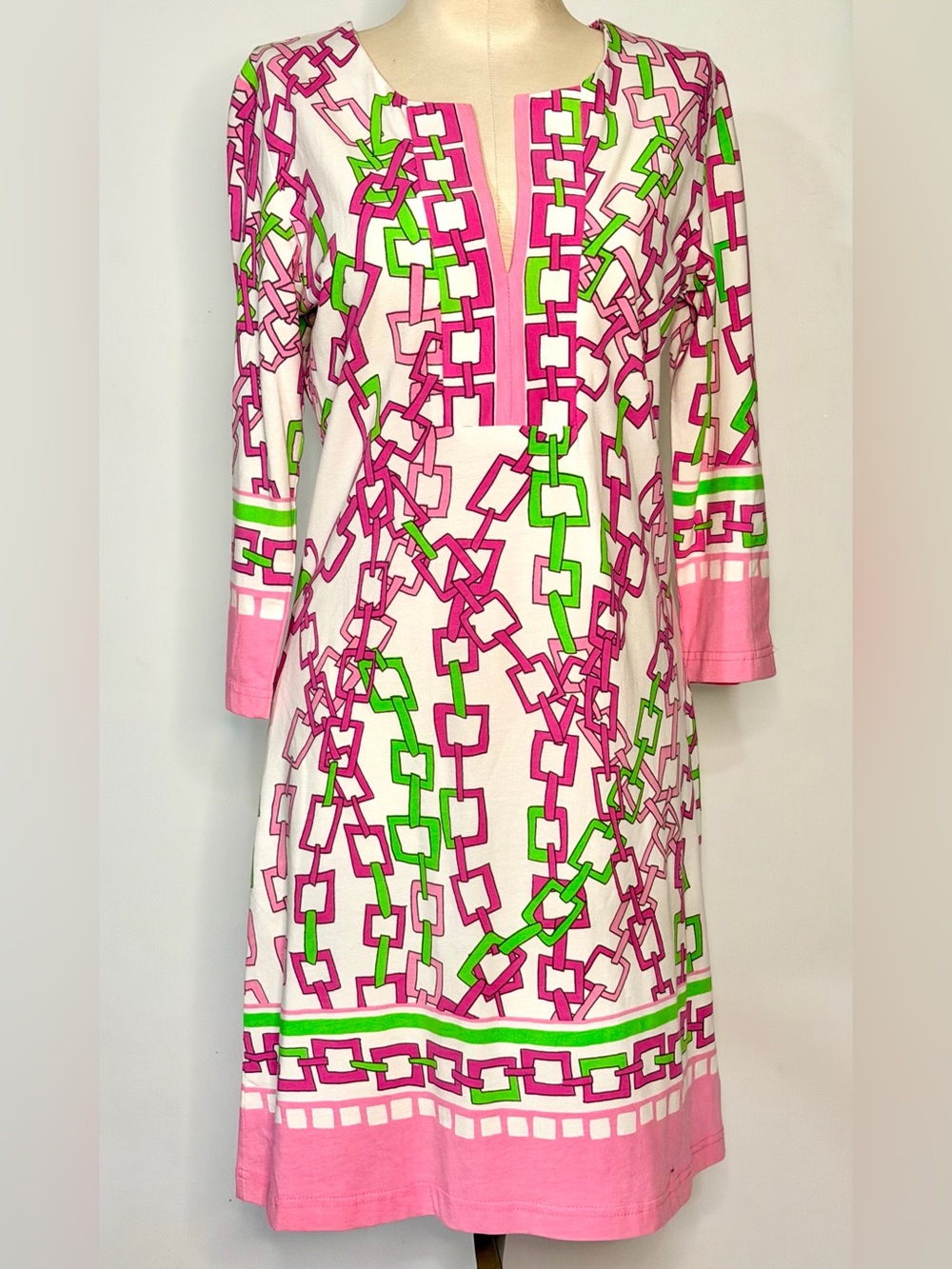 Barbara Gerwit Resortwear V- Neck Dress w Pink & Green Chain Link Pattern